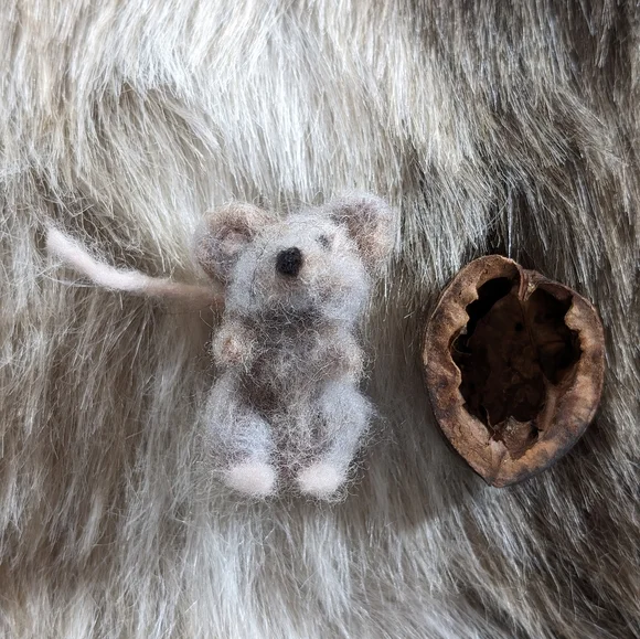 Life-size Mouse Soft Sculpture Handmade - Picture 3 of 8